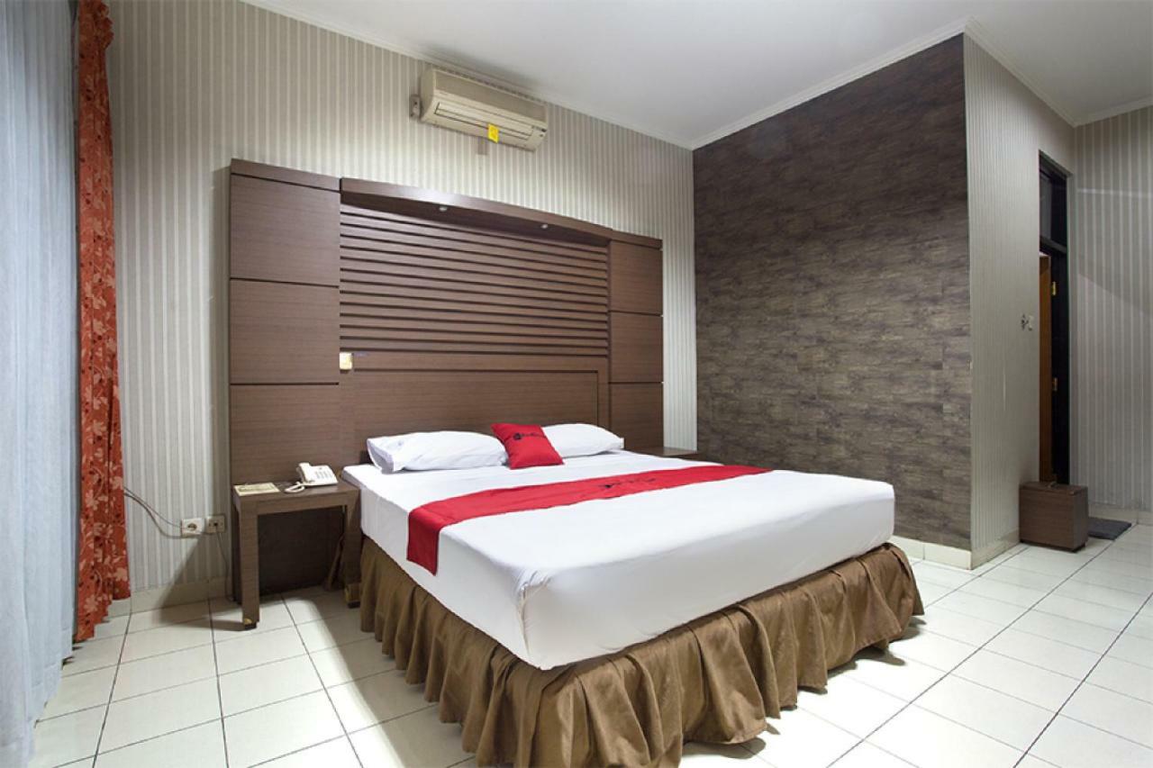 Reddoorz @ Surapati Bandung Exterior foto